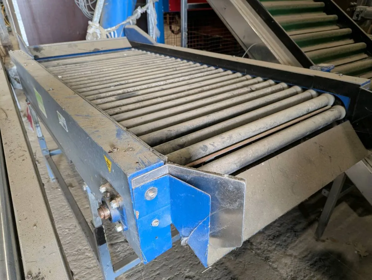 Fruit and apple packing and handling equipment - Image 1