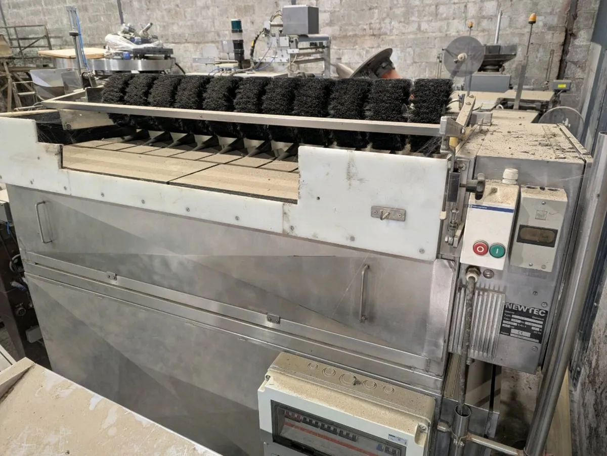 Fruit and apple packing and handling equipment - Image 4