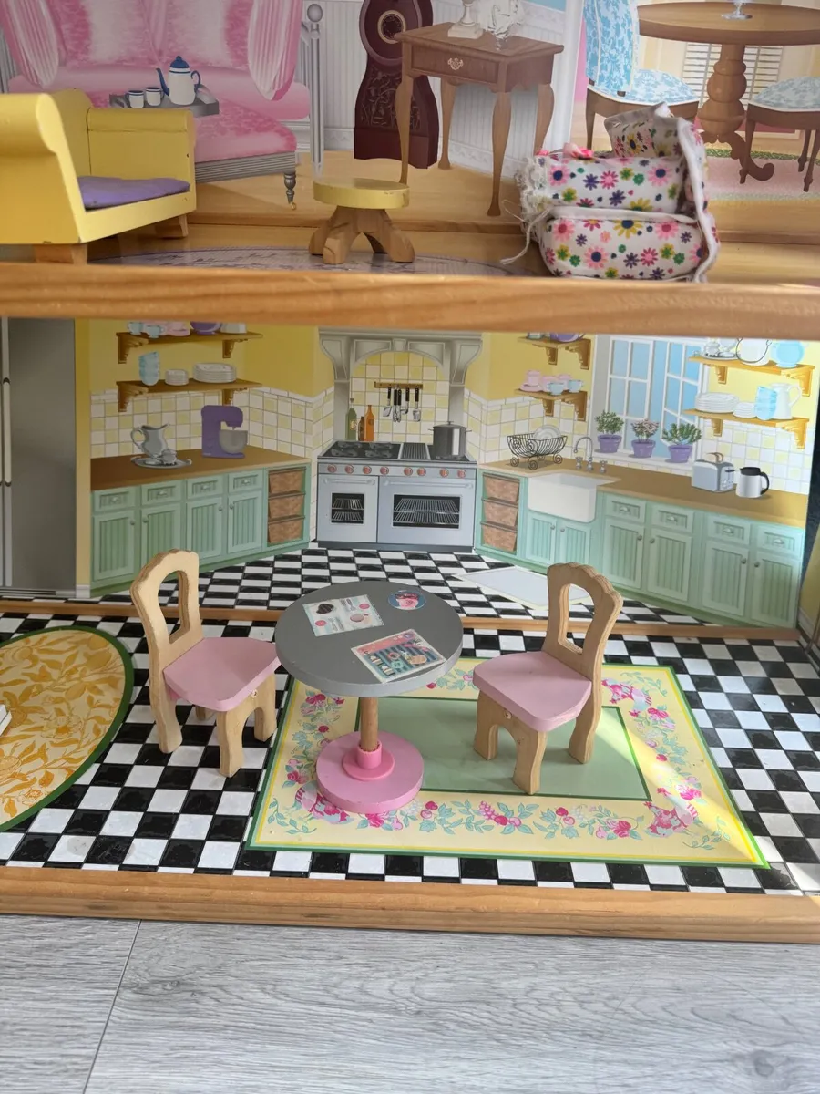 Dolls house - Image 1