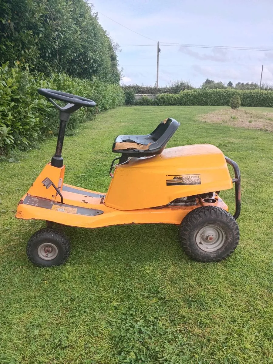 Lawn tractor - Image 1