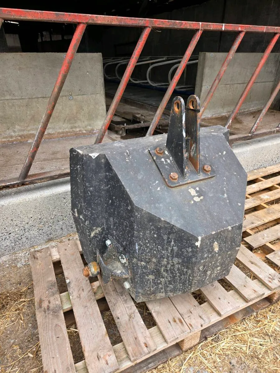 650 kg concrete weight block - Image 2