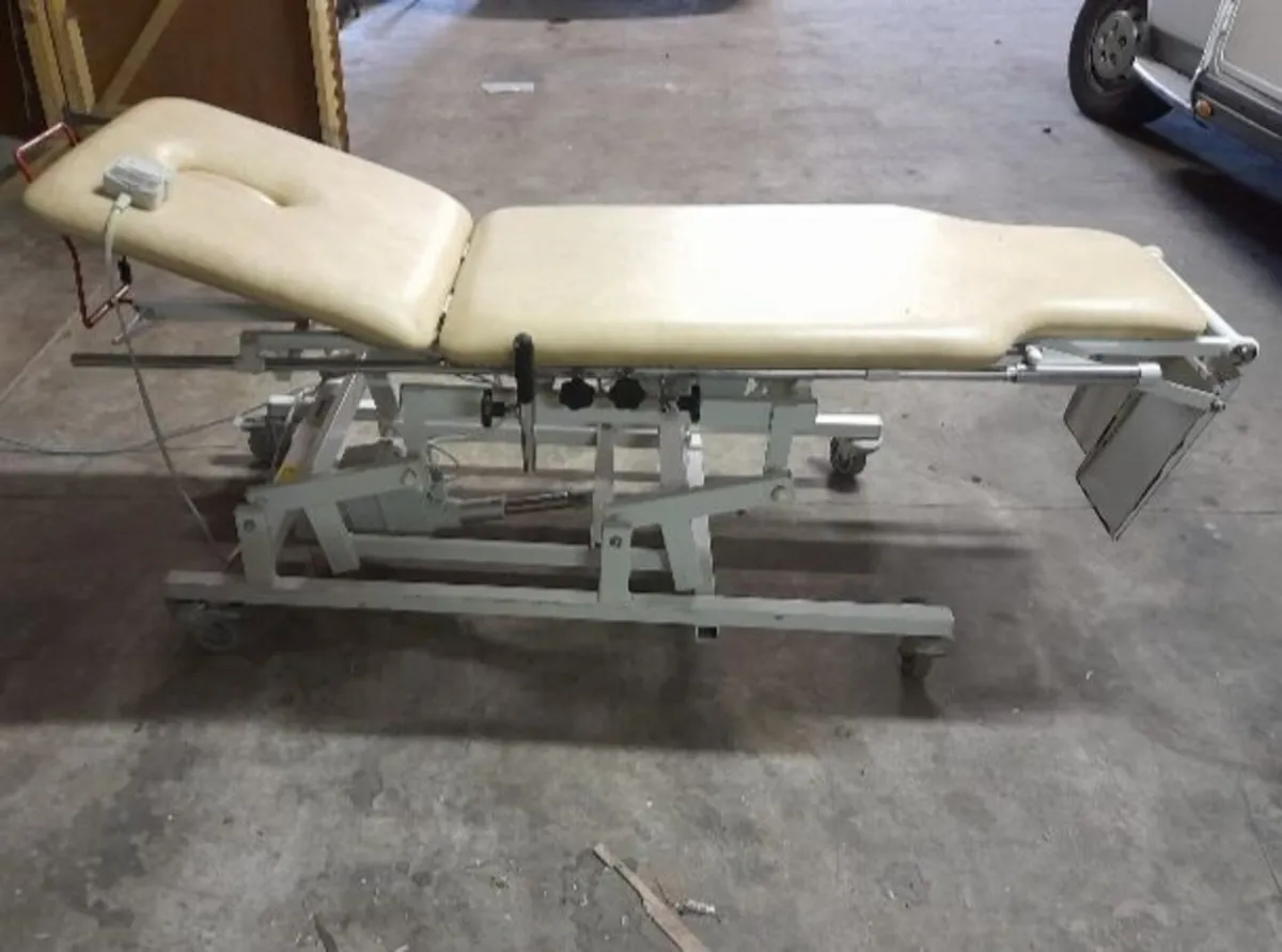 Medical couches - Image 1