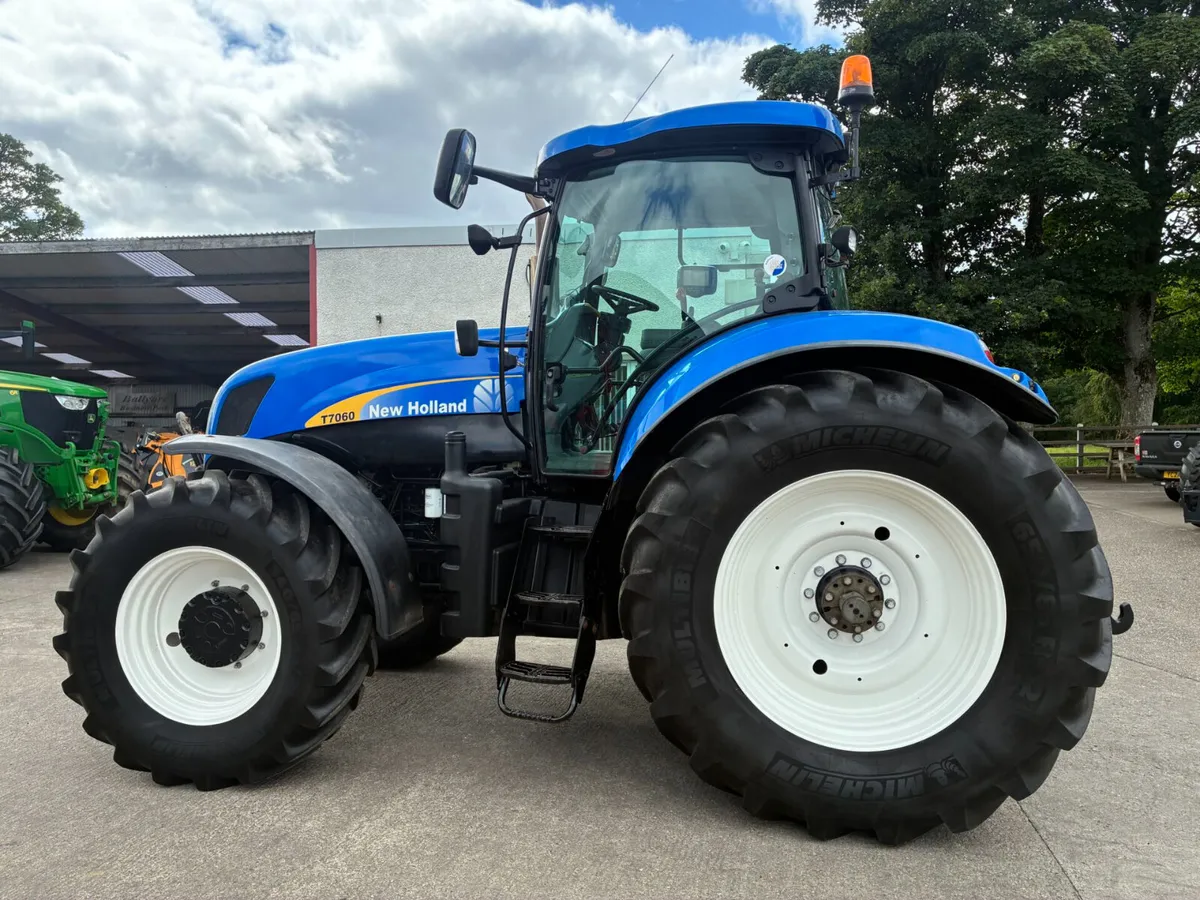 New Holland T7060 - Image 2