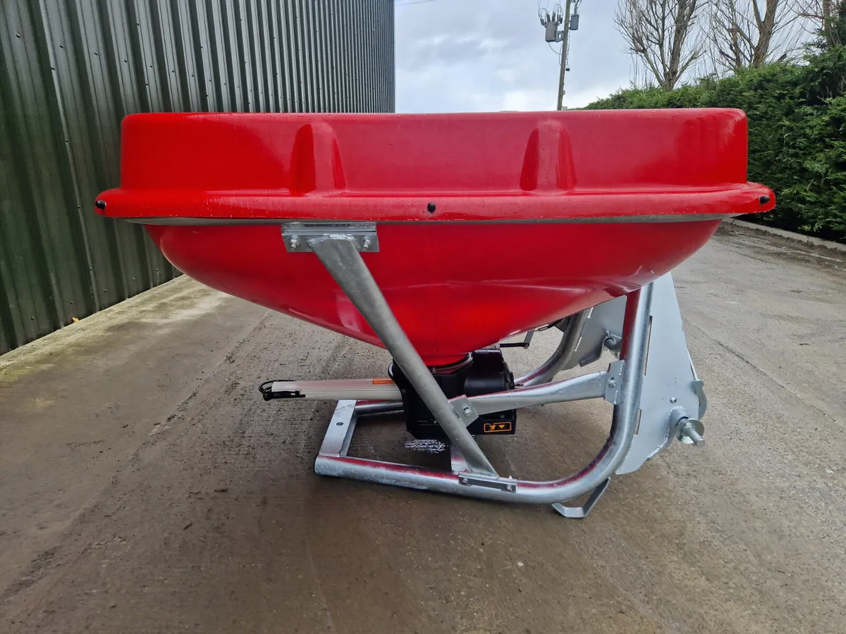 Rhino wagtail spreader 1400l - Image 3