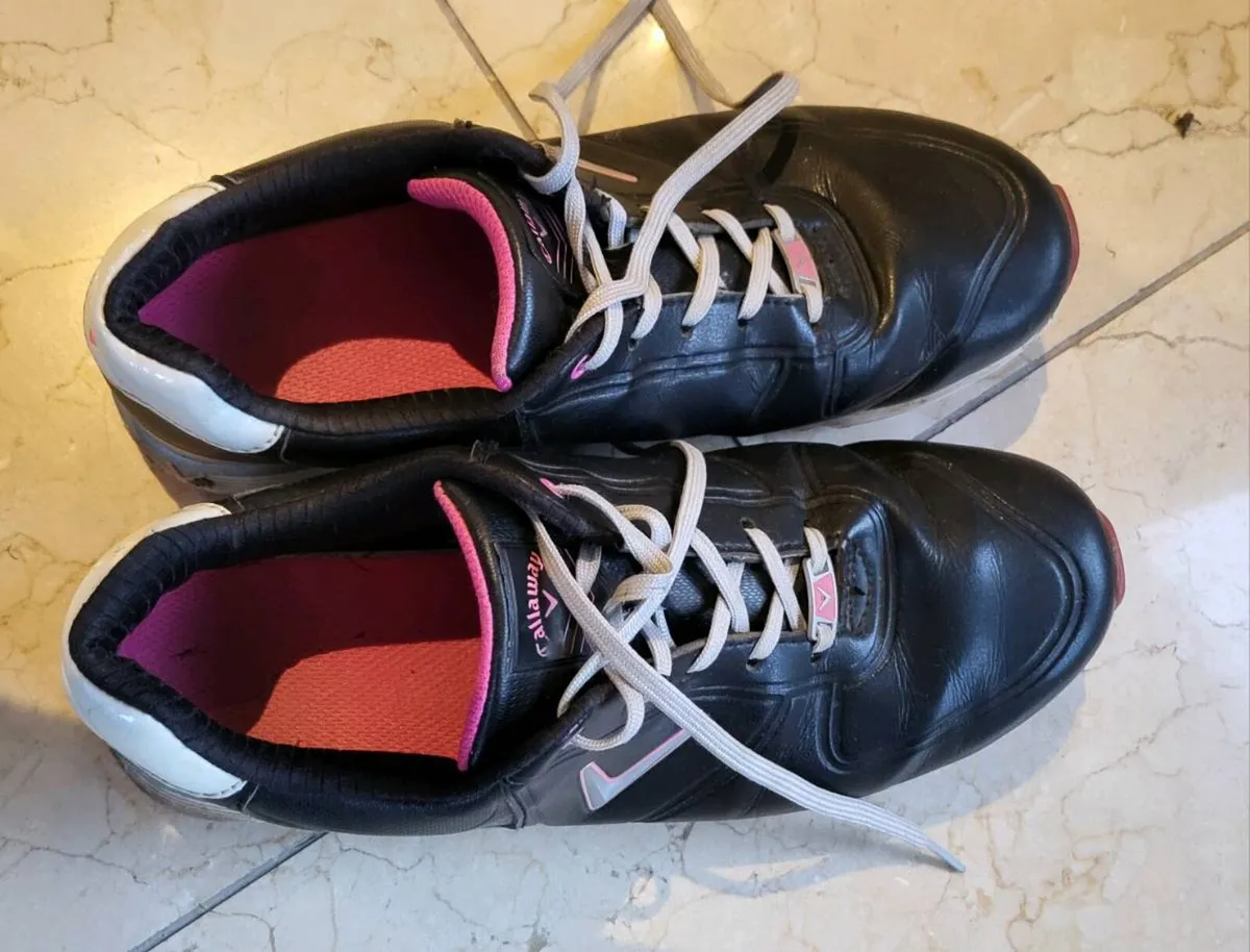 Calloway golf shoes size 7, (40.5) - Image 1
