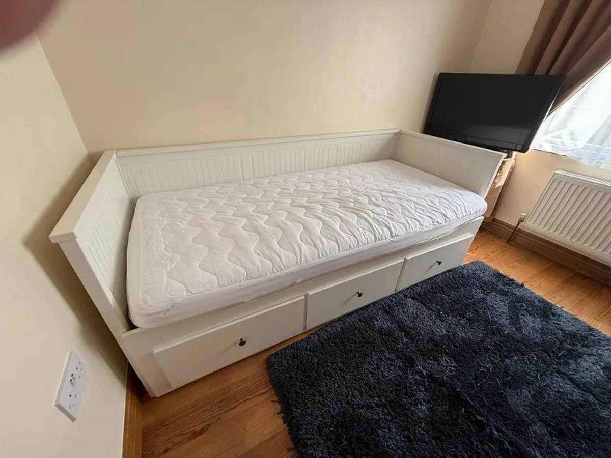 Day Bed - Image 2