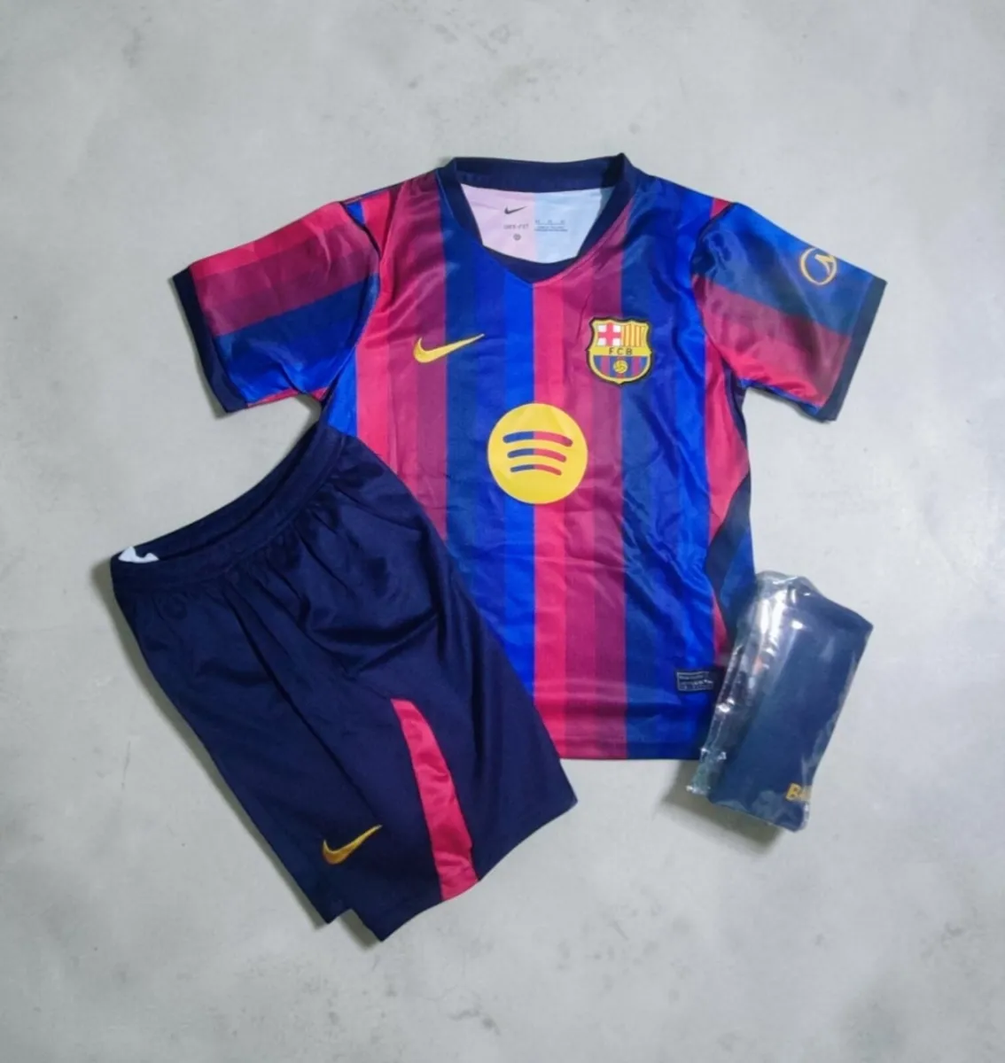 BARCELONA 26/27 ( YAMAL 10) KIDS KIT,6/7,7/8,10/11 - Image 2