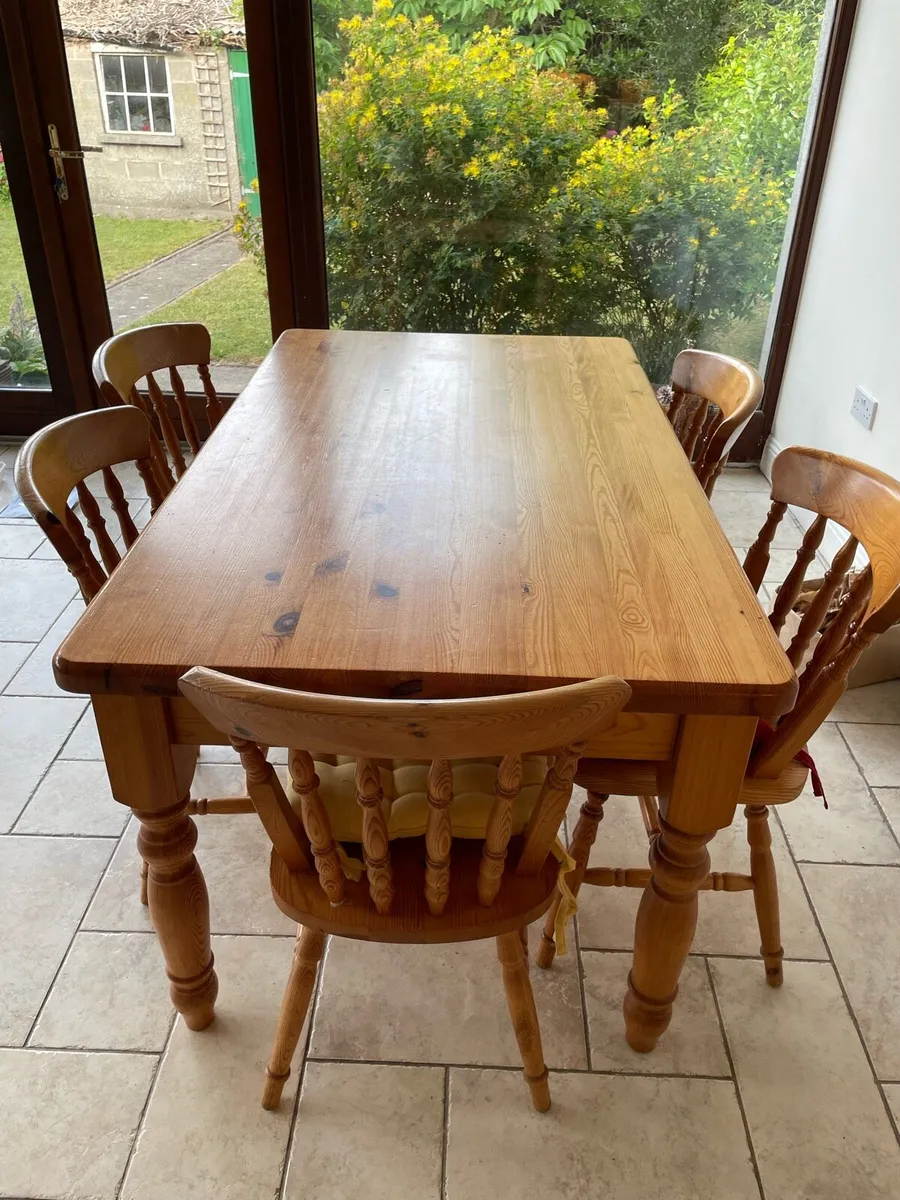 Dining table - Image 1