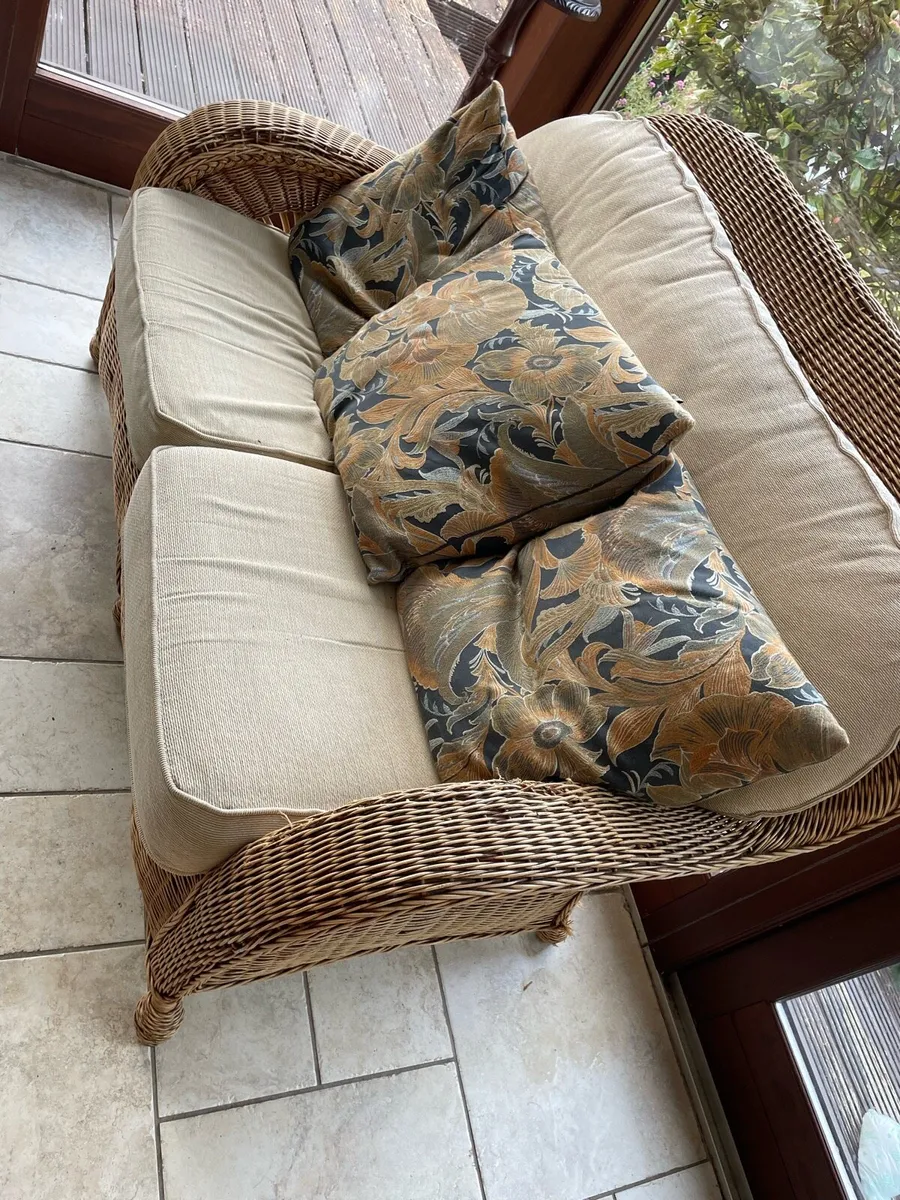 Wicker chair set - Image 1