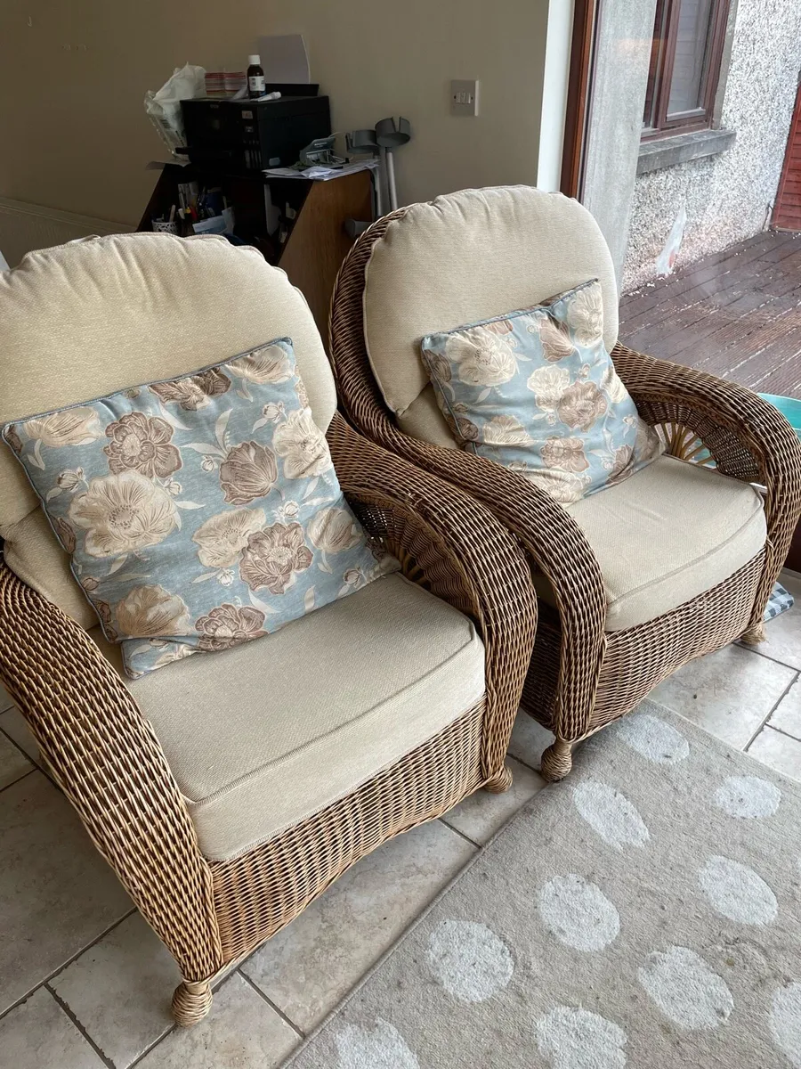 Wicker chair set - Image 2