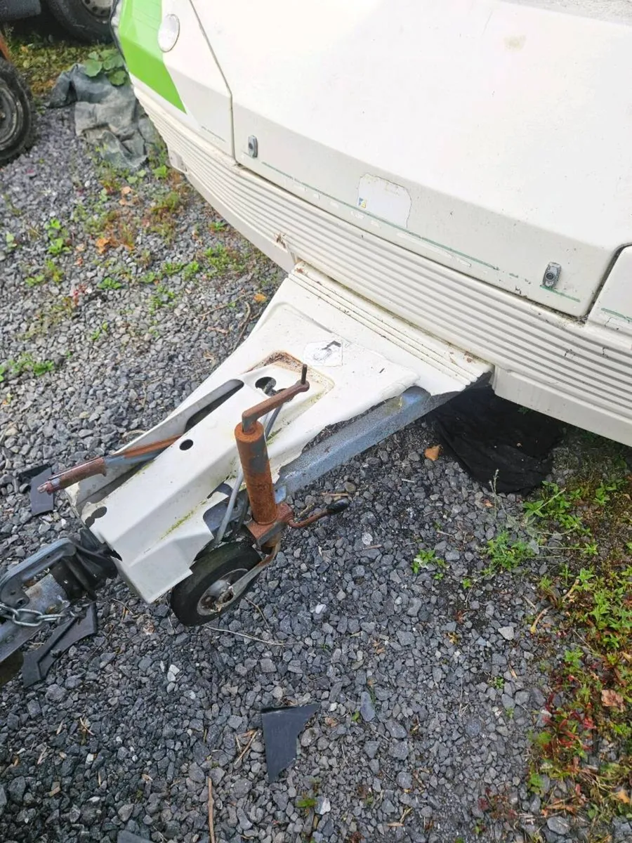 6 berth Maurder Caravan single axel - Image 3