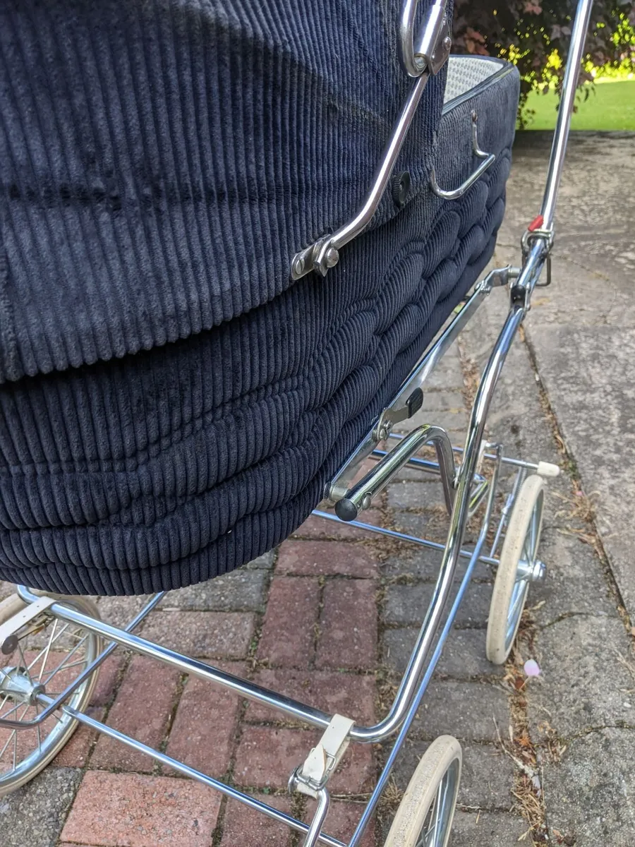 Vintage Pram - Image 4