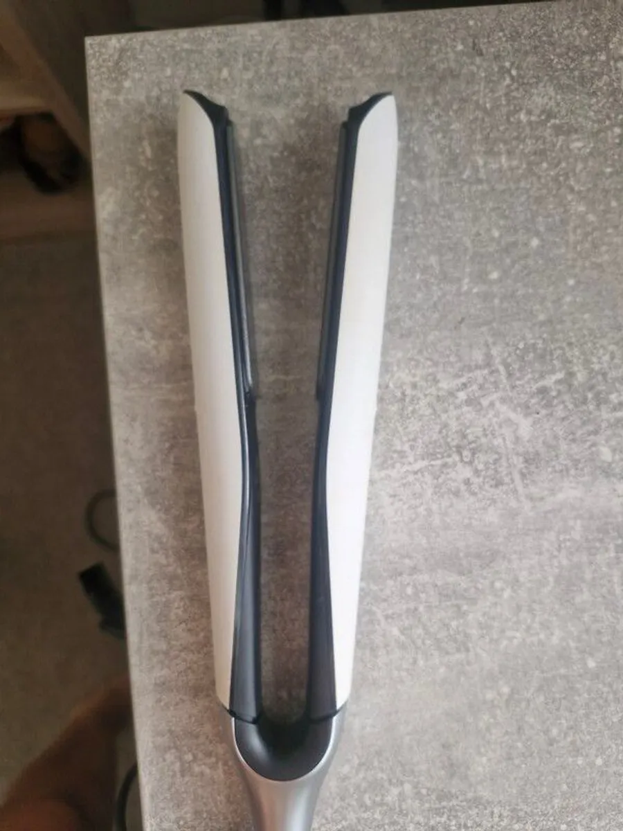 GHD Chronos Hair Straightener  Used Twice  Like New - Image 3