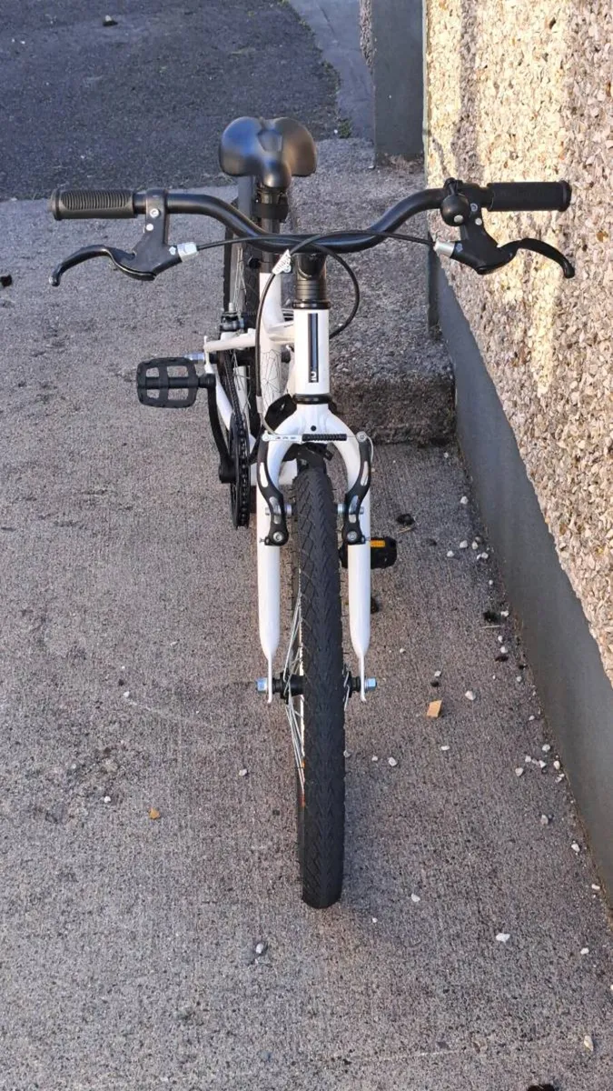 Childs bicycle - Image 1