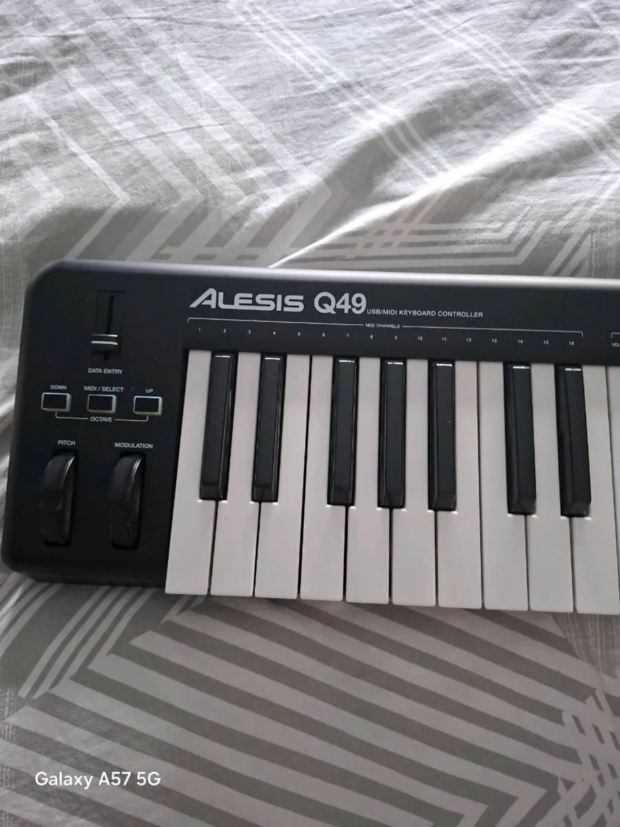 Midi Keyboard (Alesis Q49) - Image 2