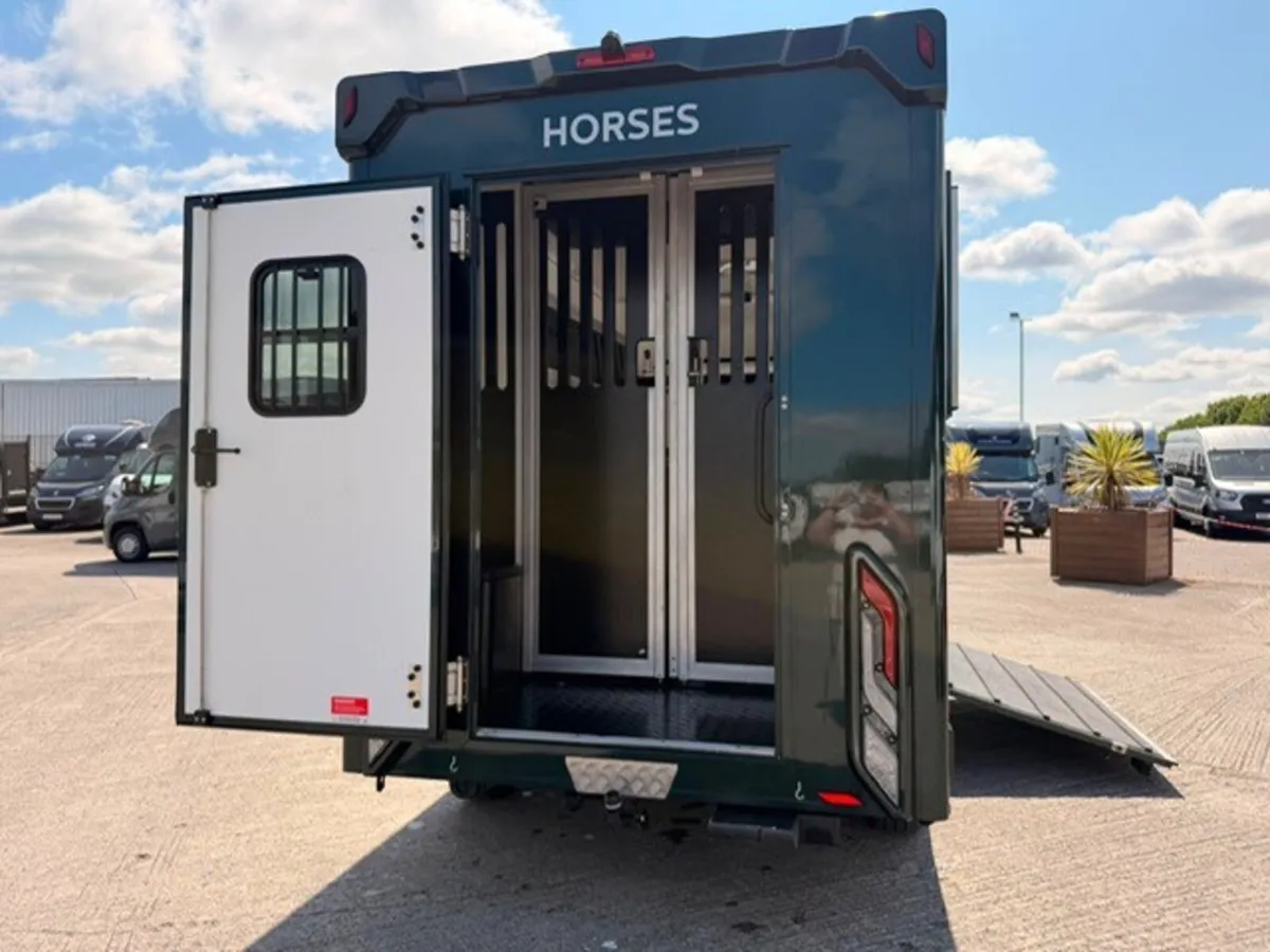 2 Stall HorseBox - Image 3