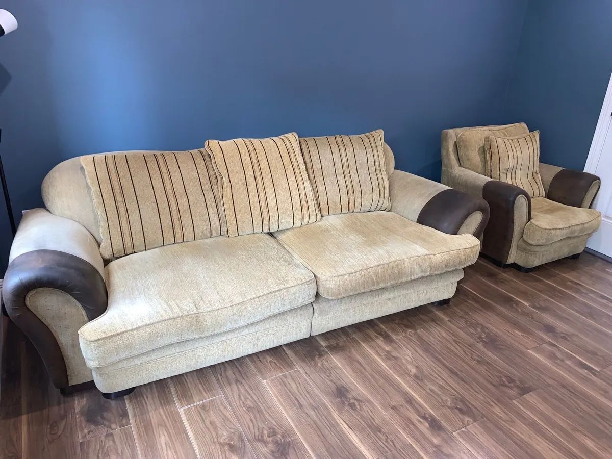 Suite of furniture - Image 2