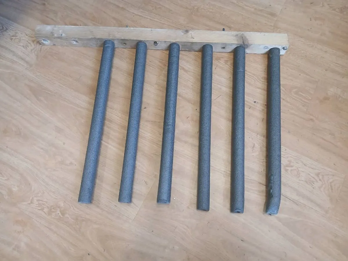Surfboard stand, for holding surfboards at wall - Image 2