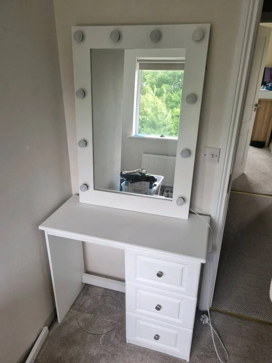 Dressing table and mirror - Image 1