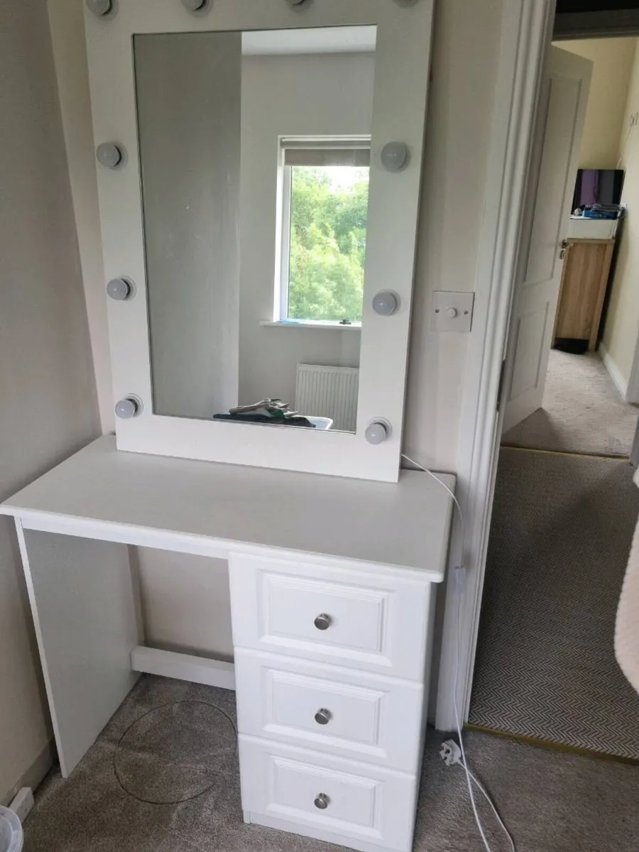 Dressing table and mirror - Image 2
