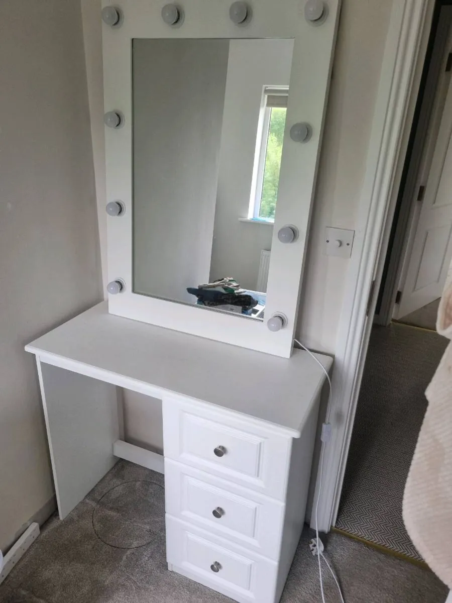Dressing table and mirror - Image 3
