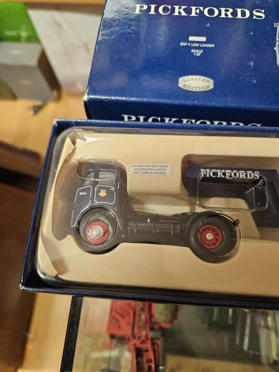 Corgi Pickfords Truck - Image 4