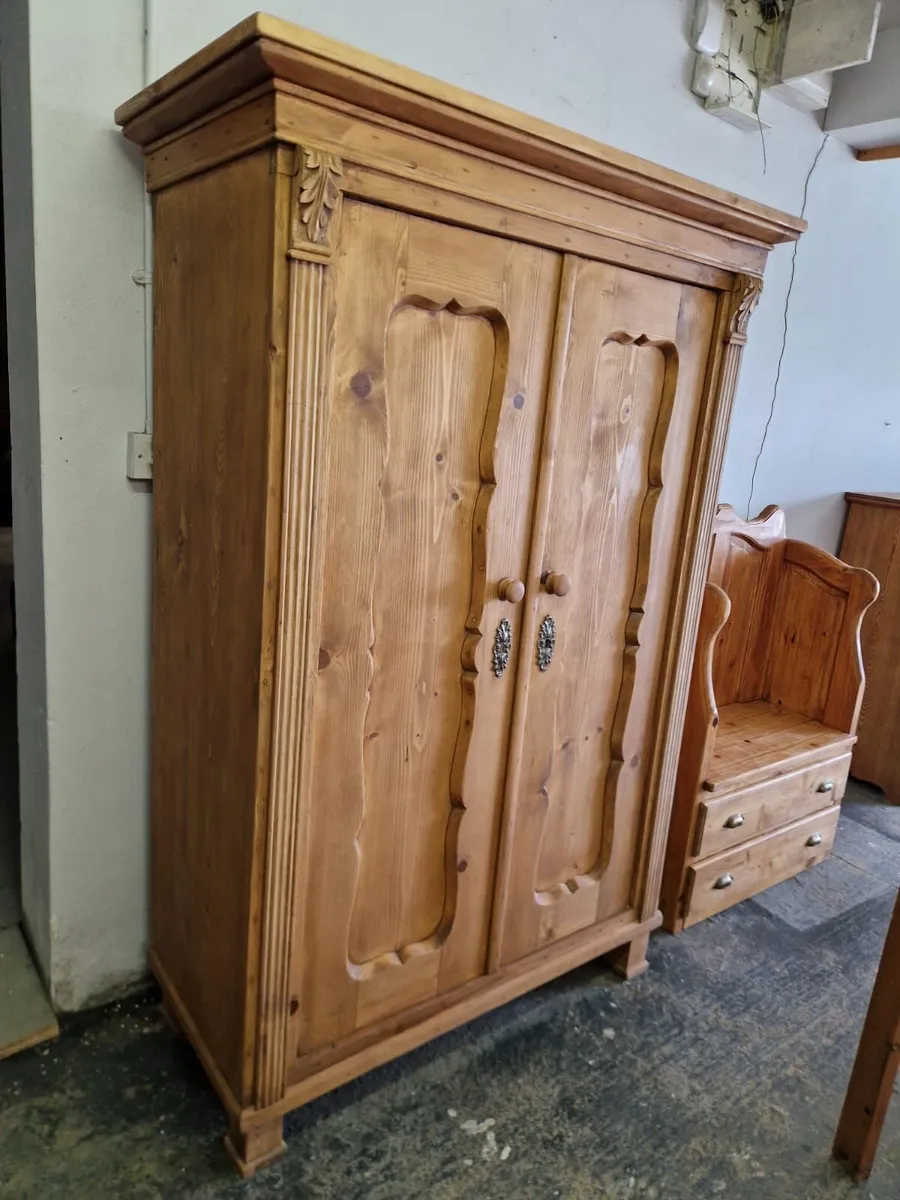 Vintage Dutch pine wardrobe - Image 1