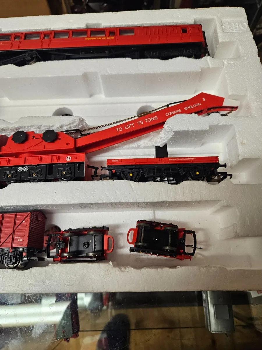 Hornby OO Gauge Breakdown Crane set - Image 4