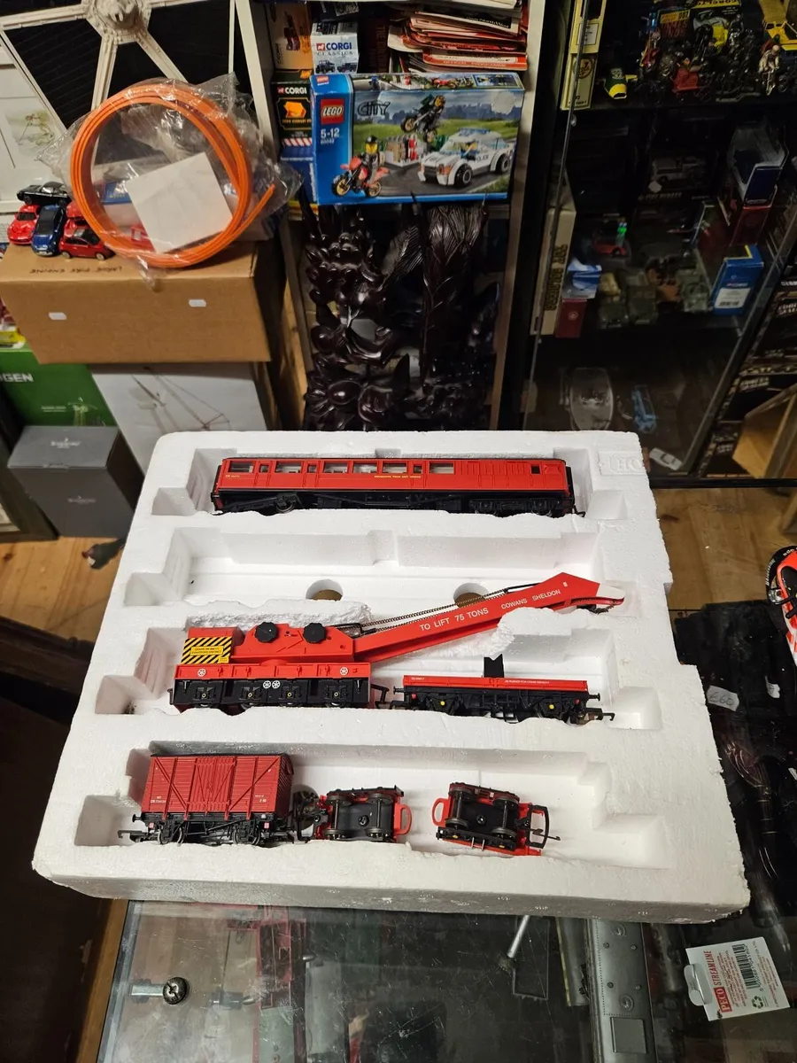 Hornby OO Gauge Breakdown Crane set - Image 1