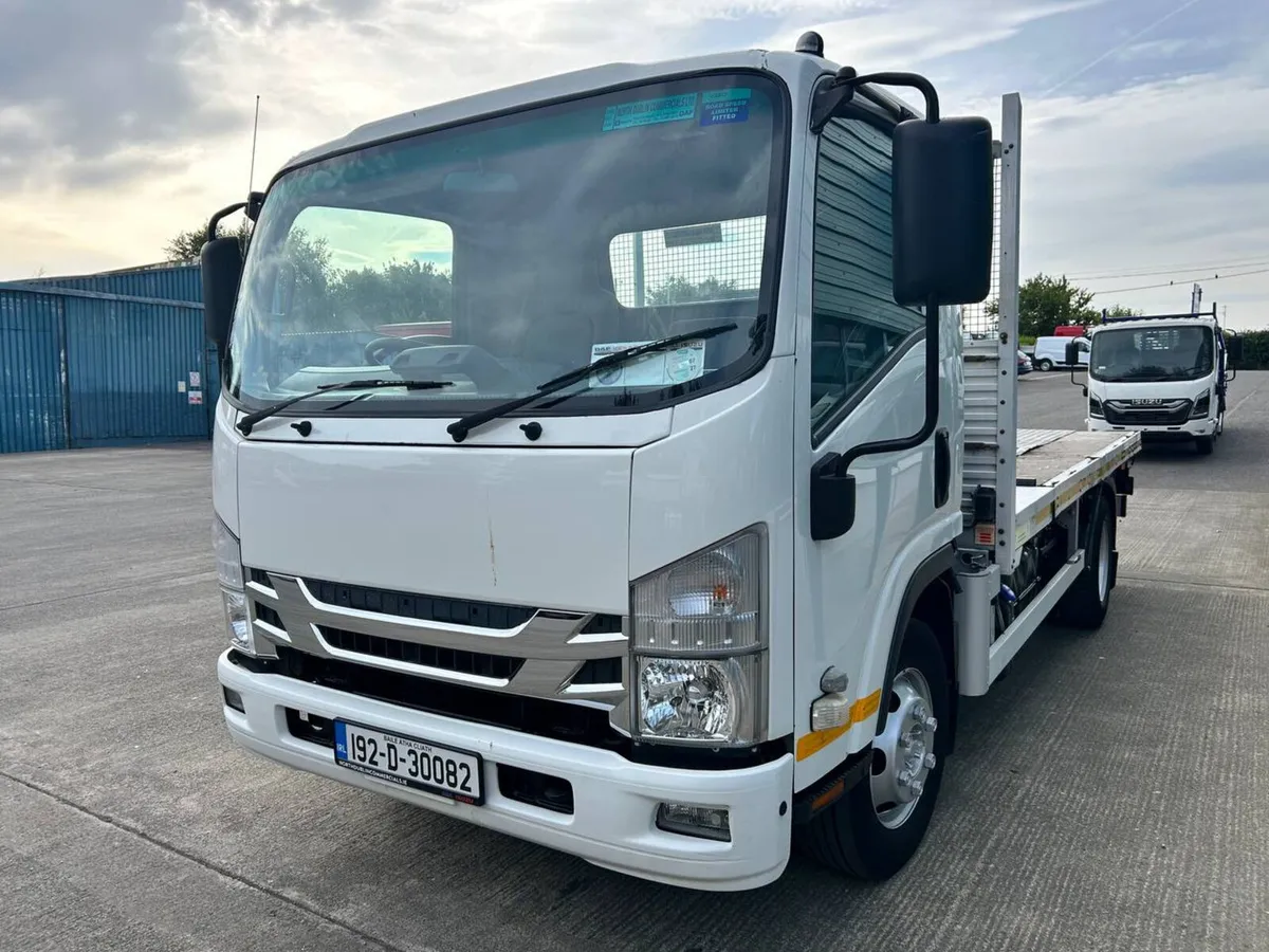 2019 ISUZU NPR 7.5TON FLAT - Image 4
