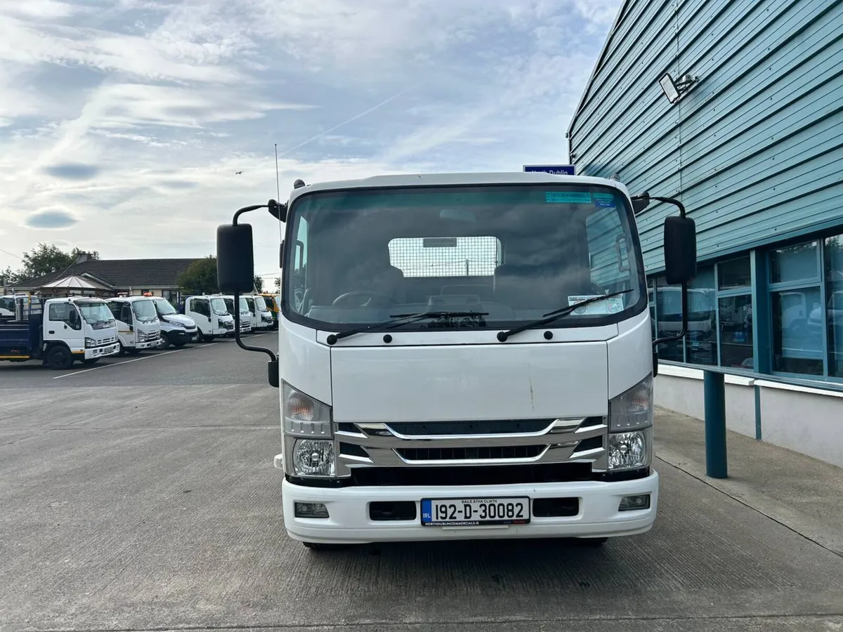 2019 ISUZU NPR 7.5TON FLAT - Image 3
