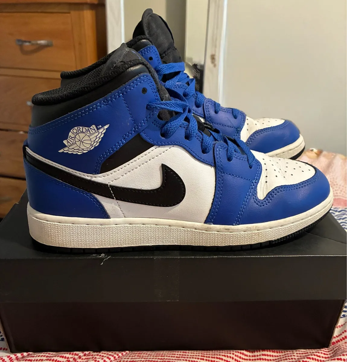 Air Jordan 1 Mid (GS) - Image 1