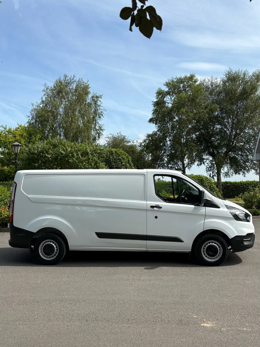 2022 (222) Ford transit custom - Image 3