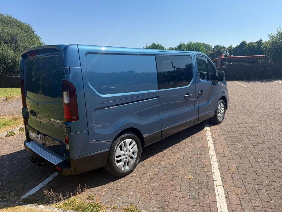 2019 Renault traffic crew cab excellent condition - Image 2