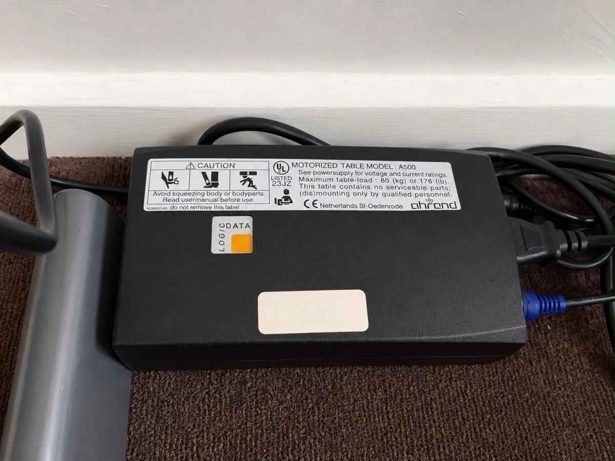 White electric standing desk - Adjustable height - Image 3