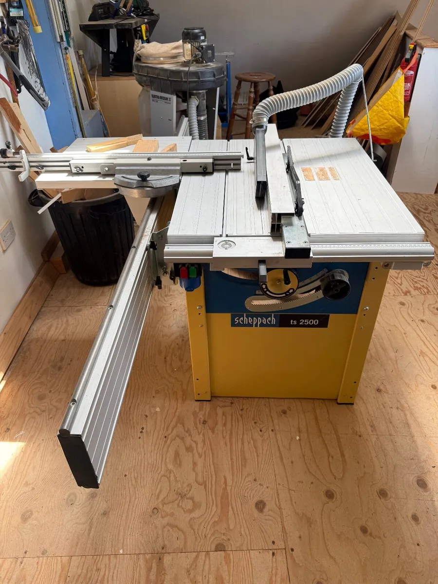 Table Saw with dust extractor - Image 1