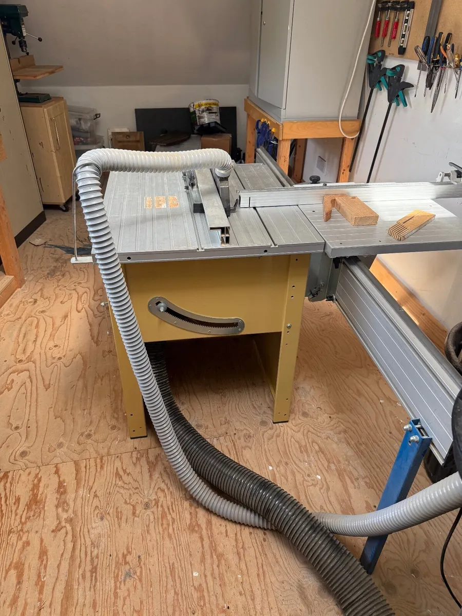 Table Saw with dust extractor - Image 3