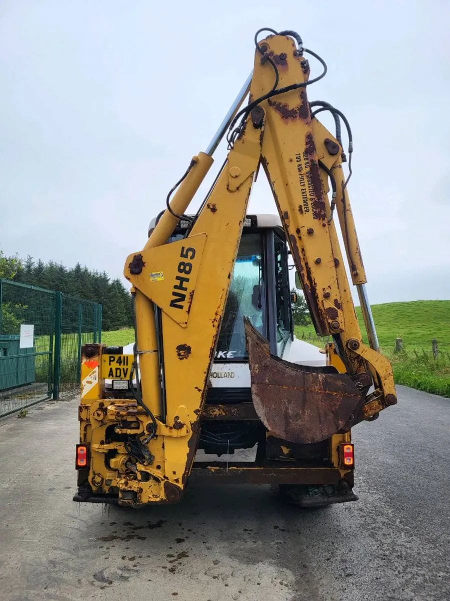 Newholland backhoe - Image 3