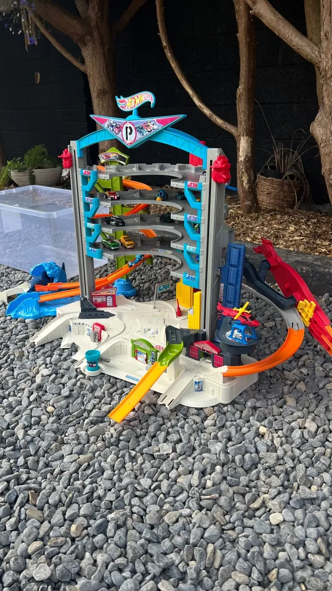 Hot Wheels Ultimate Garage – Great Condition - Image 3
