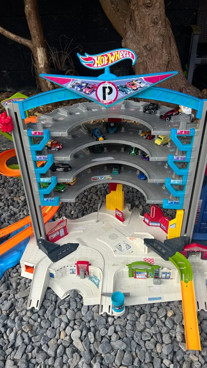 Hot Wheels Ultimate Garage – Great Condition - Image 2