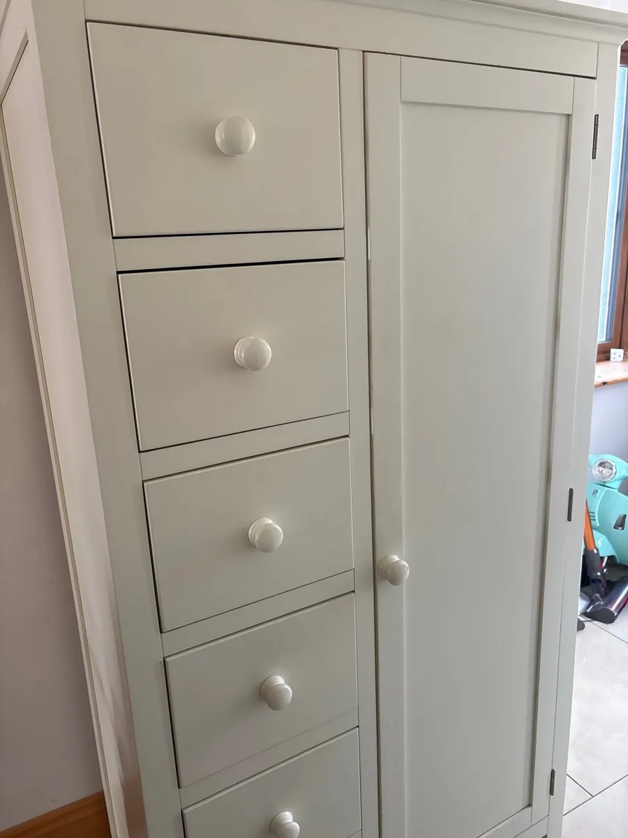 Kids wardrobe - Image 1