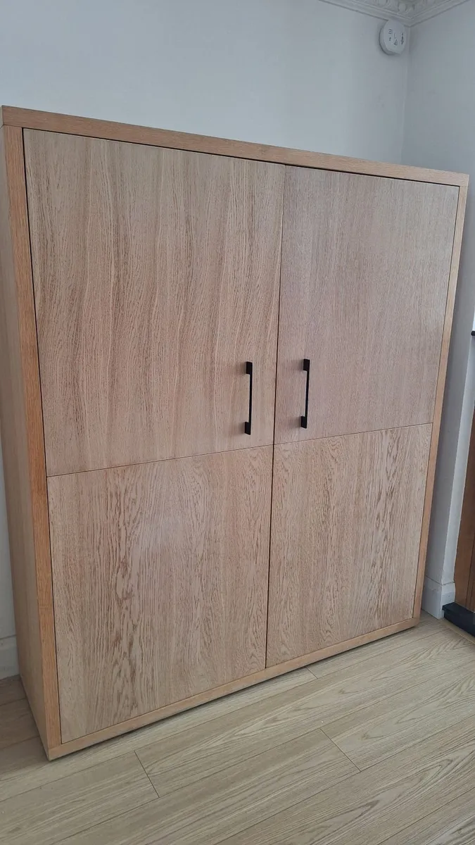 Stylish storage cabinet - Image 2