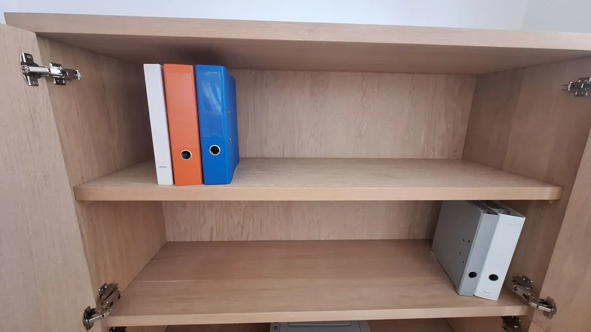 Stylish storage cabinet - Image 3