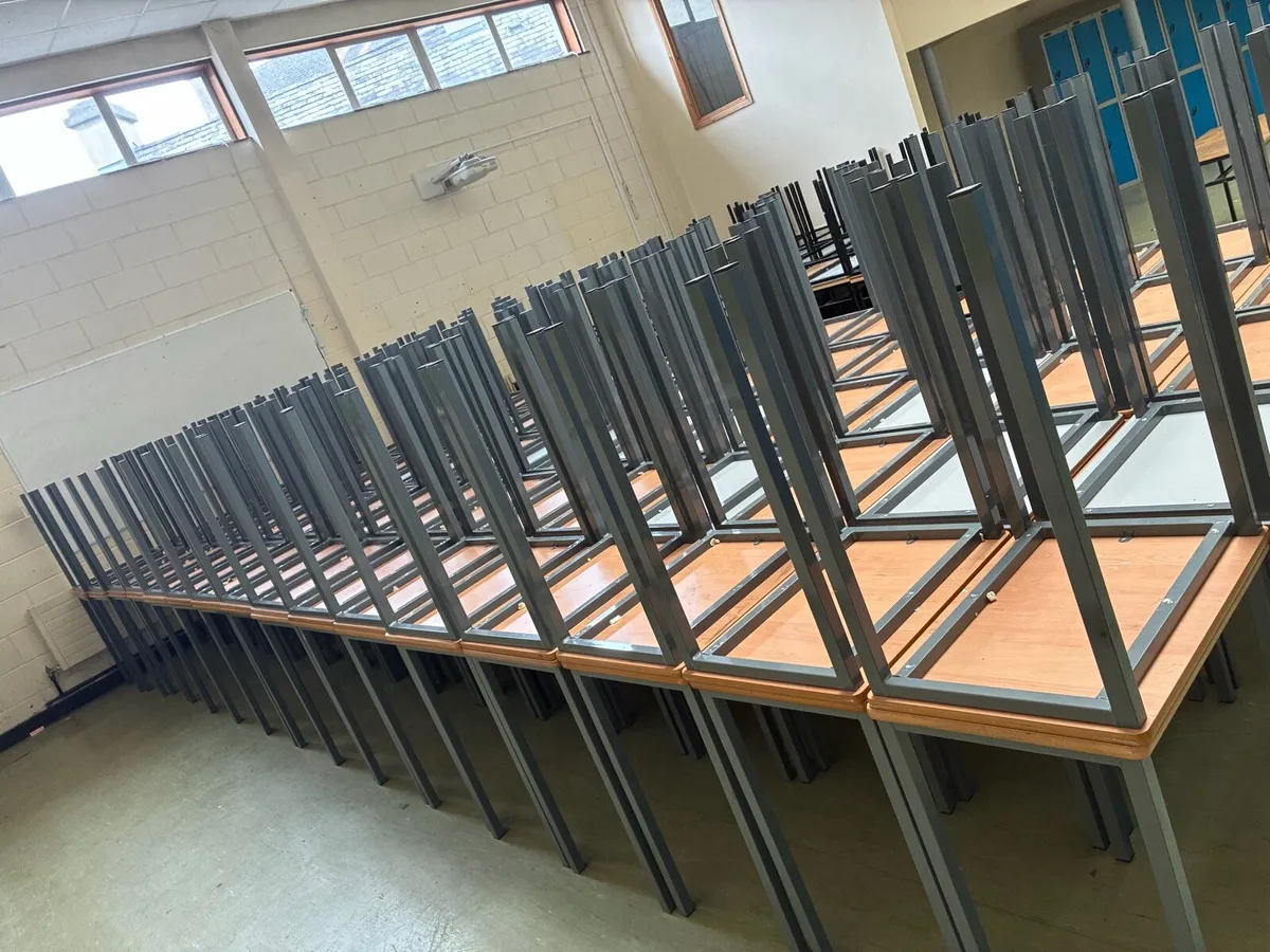 150 single desks basically new - Image 3
