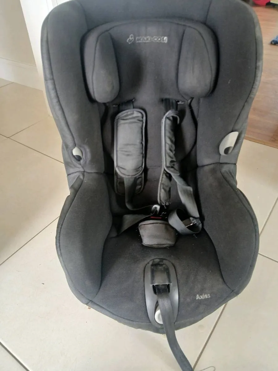 Maxi Cosi Axiss Car seat - Image 1