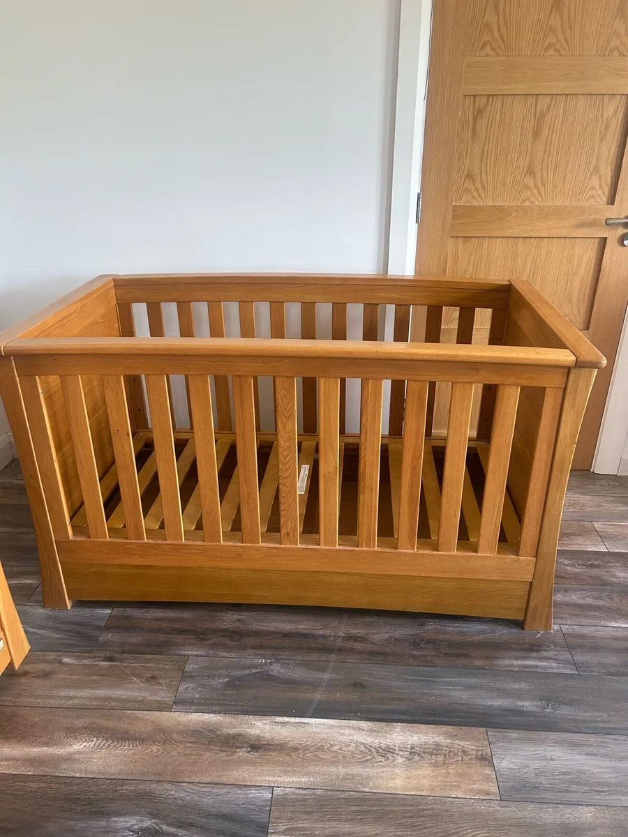 Mama and Papas Solid Oak Cot - Image 3