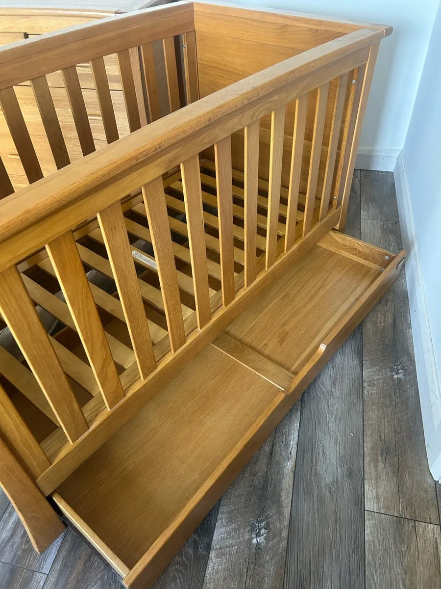 Mama and Papas Solid Oak Cot - Image 4