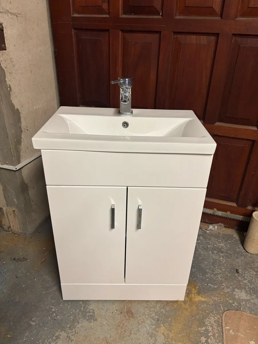 Bathroom vanity with sink - Image 1
