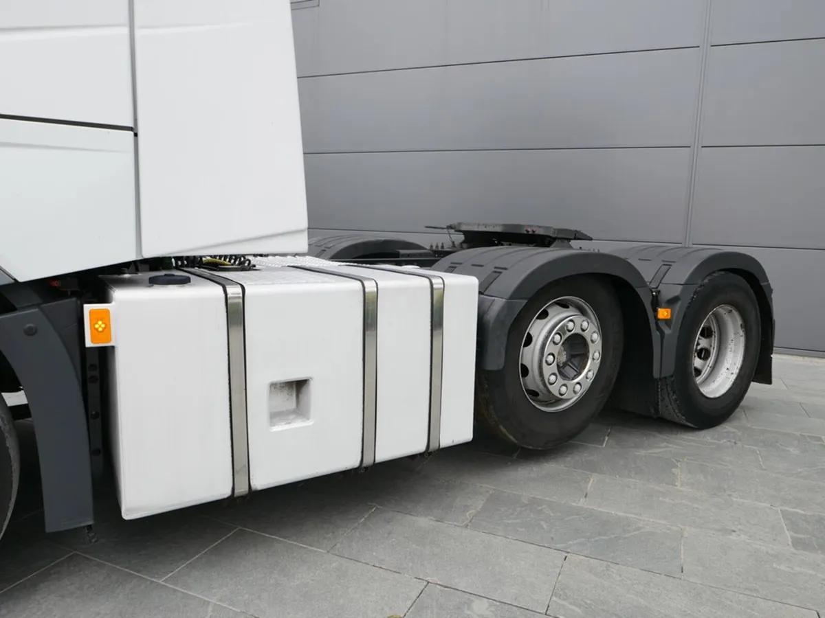 Volvo FH4 13 460 - 6x2 - T1-03263 - 2017 - Image 4