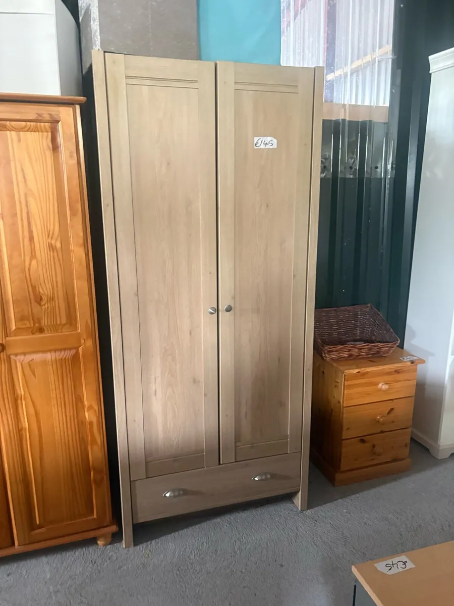 Wardrobe with drawer - Image 1